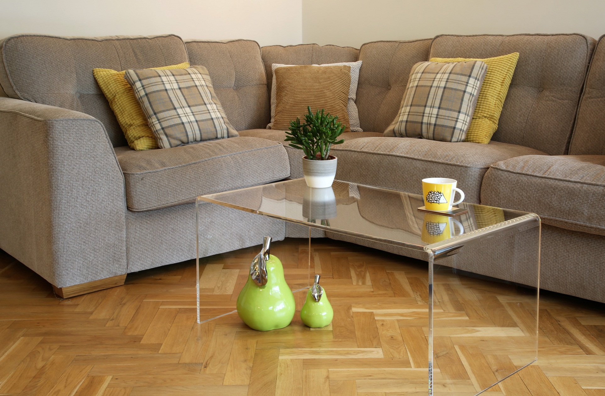 Clear Acrylic Coffee Table 2 Clear Acrylic Coffee Table - Image 2